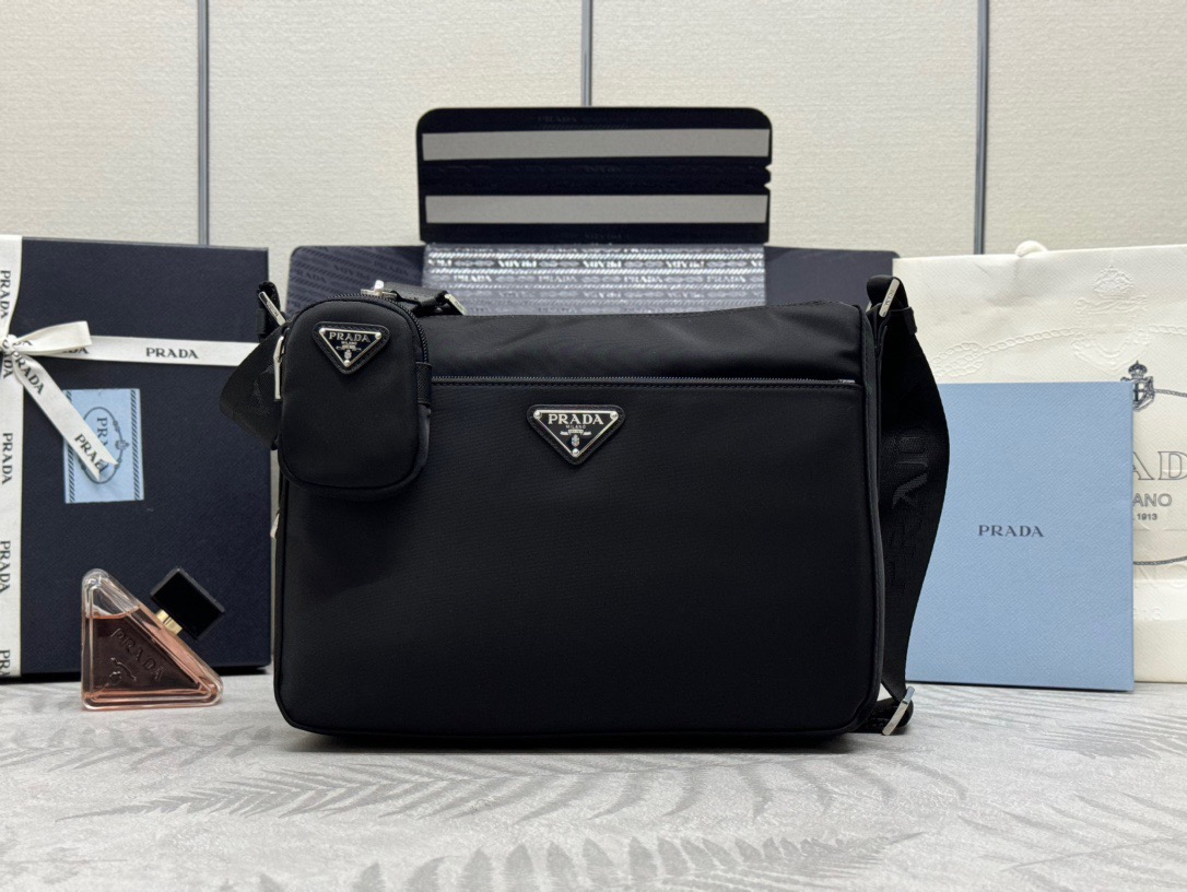 PRADA 프라다 리나일론 메신저 숄더백 30cm 1BC421