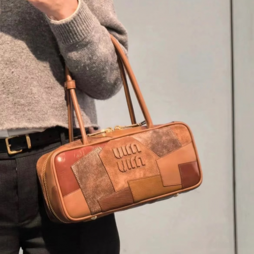 MIUMIU 미우미우 가죽 패치워크 보백 5BB148
