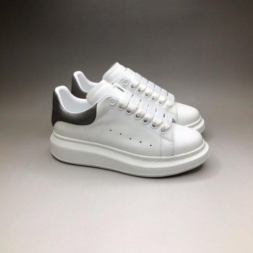 ALEXANDER MCQUEEN 알렉산더 맥퀸 오버사이즈 스니커즈